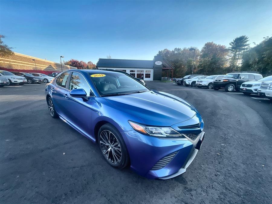 2019 Toyota Camry SE Auto (Natl), available for sale in Stratford, Connecticut | Wiz Leasing Inc. Stratford, Connecticut