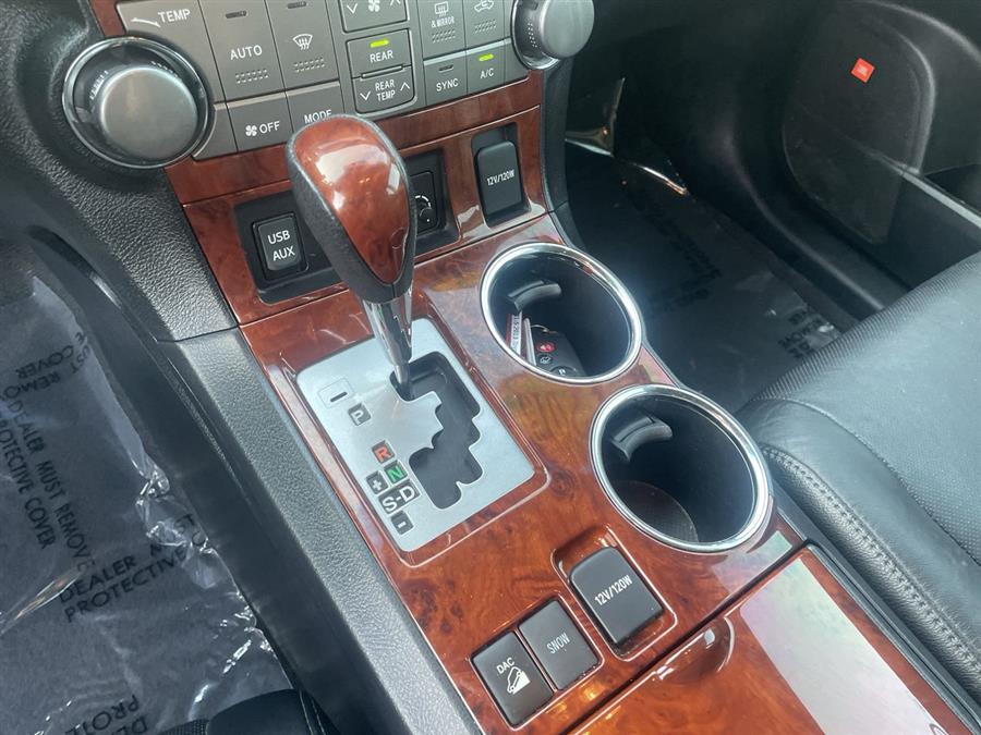 2013 Toyota Highlander 4WD 4dr V6 Limited (Natl), available for sale in Stratford, Connecticut | Wiz Leasing Inc. Stratford, Connecticut 2013 Toyota Highlander 4WD 4dr V6 Limited (Natl), available for sale in Stratford, Connecticut | Wiz Leasing Inc. Stratford, Connecticut