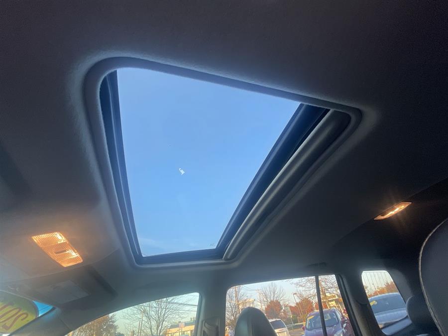 2013 Toyota Highlander 4WD 4dr V6 Limited (Natl), available for sale in Stratford, Connecticut | Wiz Leasing Inc. Stratford, Connecticut 2013 Toyota Highlander 4WD 4dr V6 Limited (Natl), available for sale in Stratford, Connecticut | Wiz Leasing Inc. Stratford, Connecticut