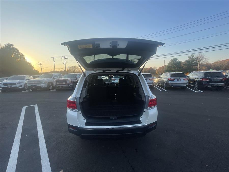 2013 Toyota Highlander 4WD 4dr V6 Limited (Natl), available for sale in Stratford, Connecticut | Wiz Leasing Inc. Stratford, Connecticut 2013 Toyota Highlander 4WD 4dr V6 Limited (Natl), available for sale in Stratford, Connecticut | Wiz Leasing Inc. Stratford, Connecticut