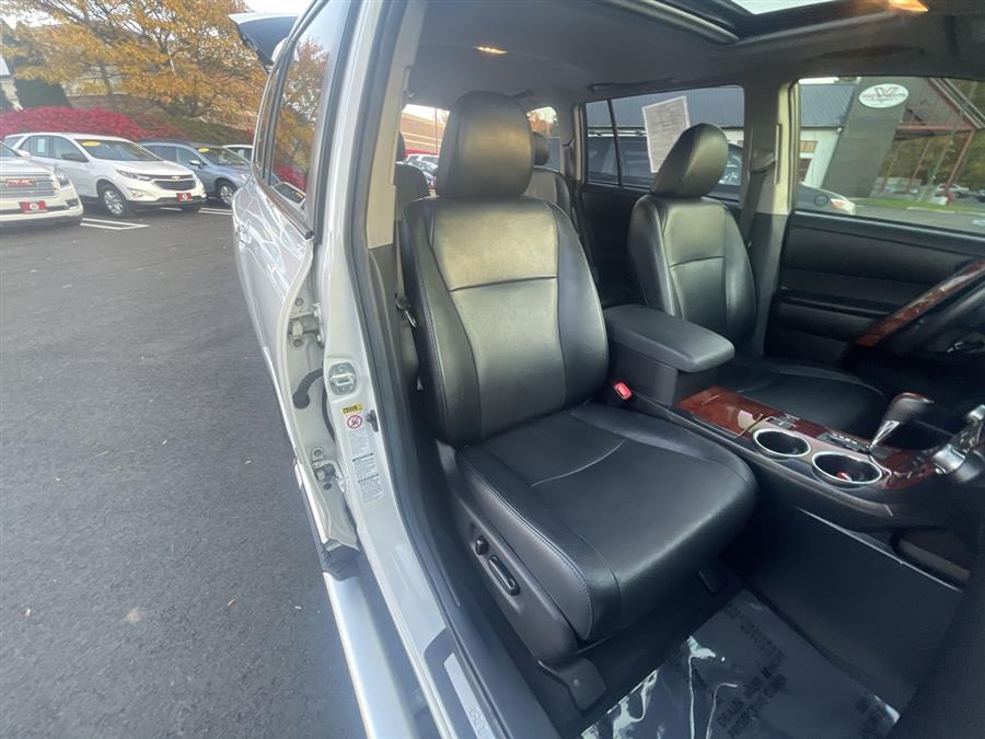 2013 Toyota Highlander 4WD 4dr V6 Limited (Natl), available for sale in Stratford, Connecticut | Wiz Leasing Inc. Stratford, Connecticut 2013 Toyota Highlander 4WD 4dr V6 Limited (Natl), available for sale in Stratford, Connecticut | Wiz Leasing Inc. Stratford, Connecticut