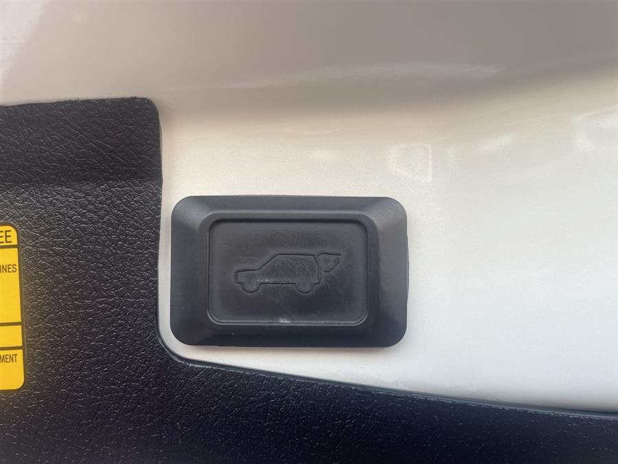 2013 Toyota Highlander 4WD 4dr V6 Limited (Natl), available for sale in Stratford, Connecticut | Wiz Leasing Inc. Stratford, Connecticut 2013 Toyota Highlander 4WD 4dr V6 Limited (Natl), available for sale in Stratford, Connecticut | Wiz Leasing Inc. Stratford, Connecticut