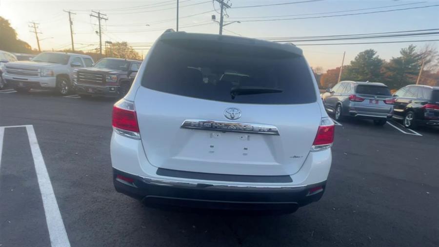 2013 Toyota Highlander 4WD 4dr V6 Limited (Natl), available for sale in Stratford, Connecticut | Wiz Leasing Inc. Stratford, Connecticut 2013 Toyota Highlander 4WD 4dr V6 Limited (Natl), available for sale in Stratford, Connecticut | Wiz Leasing Inc. Stratford, Connecticut
