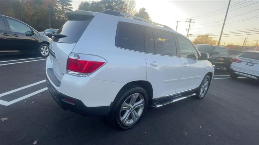 2013 Toyota Highlander 4WD 4dr V6 Limited (Natl), available for sale in Stratford, Connecticut | Wiz Leasing Inc. Stratford, Connecticut 2013 Toyota Highlander 4WD 4dr V6 Limited (Natl), available for sale in Stratford, Connecticut | Wiz Leasing Inc. Stratford, Connecticut