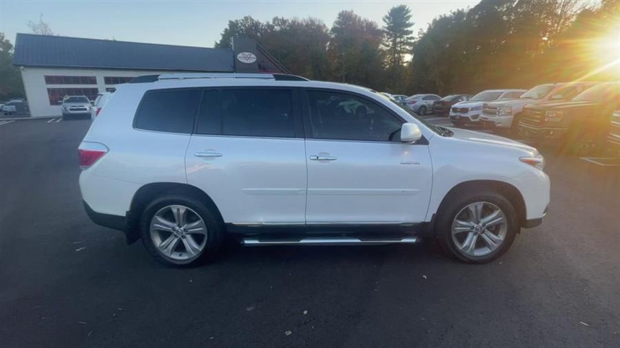 2013 Toyota Highlander 4WD 4dr V6 Limited (Natl), available for sale in Stratford, Connecticut | Wiz Leasing Inc. Stratford, Connecticut 2013 Toyota Highlander 4WD 4dr V6 Limited (Natl), available for sale in Stratford, Connecticut | Wiz Leasing Inc. Stratford, Connecticut