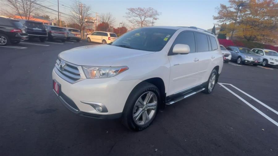 2013 Toyota Highlander 4WD 4dr V6 Limited (Natl), available for sale in Stratford, Connecticut | Wiz Leasing Inc. Stratford, Connecticut 2013 Toyota Highlander 4WD 4dr V6 Limited (Natl), available for sale in Stratford, Connecticut | Wiz Leasing Inc. Stratford, Connecticut