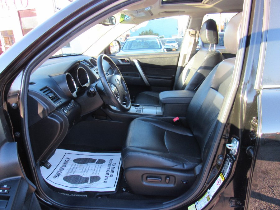 2013 Toyota Highlander SE, available for sale in Worcester, Massachusetts | Hilario's Auto Sales Inc.. Worcester, Massachusetts 2013 Toyota Highlander SE, available for sale in Worcester, Massachusetts | Hilario's Auto Sales Inc.. Worcester, Massachusetts