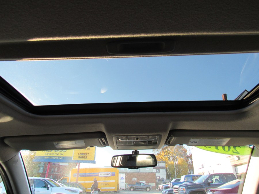 2013 Toyota Highlander SE, available for sale in Worcester, Massachusetts | Hilario's Auto Sales Inc.. Worcester, Massachusetts 2013 Toyota Highlander SE, available for sale in Worcester, Massachusetts | Hilario's Auto Sales Inc.. Worcester, Massachusetts