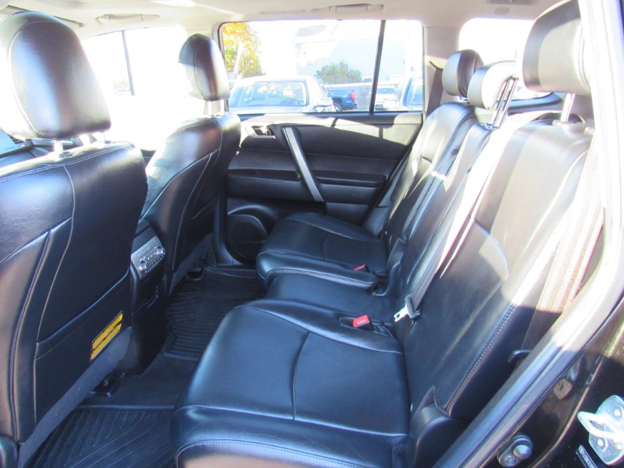 2013 Toyota Highlander SE, available for sale in Worcester, Massachusetts | Hilario's Auto Sales Inc.. Worcester, Massachusetts 2013 Toyota Highlander SE, available for sale in Worcester, Massachusetts | Hilario's Auto Sales Inc.. Worcester, Massachusetts