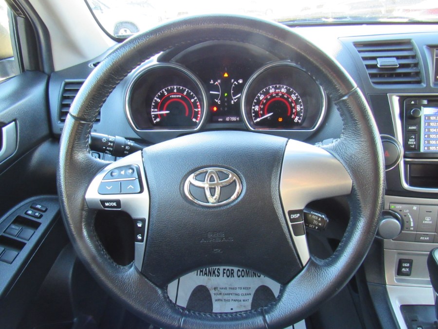 2013 Toyota Highlander SE, available for sale in Worcester, Massachusetts | Hilario's Auto Sales Inc.. Worcester, Massachusetts 2013 Toyota Highlander SE, available for sale in Worcester, Massachusetts | Hilario's Auto Sales Inc.. Worcester, Massachusetts