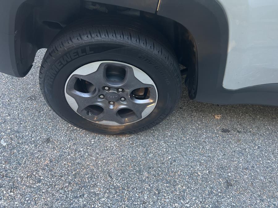 Used Jeep Renegade 4WD 4dr Latitude 2015 | TJ Motors. New London, Connecticut Used Jeep Renegade 4WD 4dr Latitude 2015 | TJ Motors. New London, Connecticut