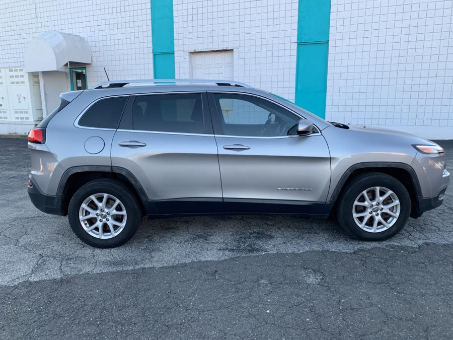 2016 Jeep Cherokee 4WD 4dr Latitude, available for sale in Milford, Connecticut | Dealertown Auto Wholesalers. Milford, Connecticut