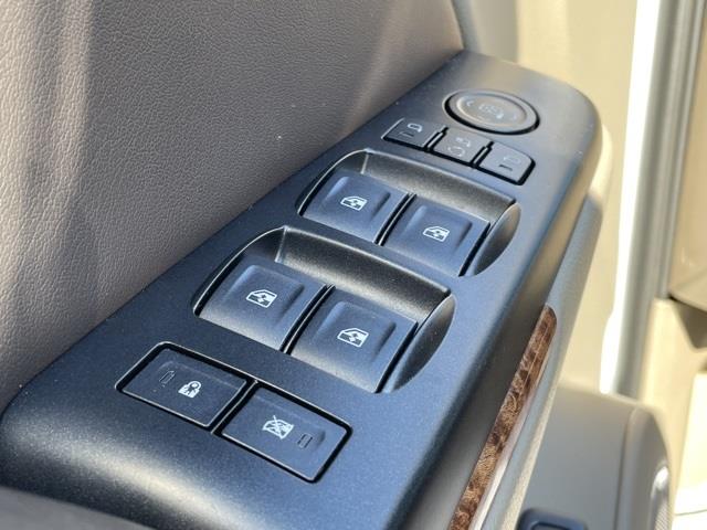 Used Chevrolet Suburban Premier 2018 | Blasius Federal Road. Brookfield, Connecticut Used Chevrolet Suburban Premier 2018 | Blasius Federal Road. Brookfield, Connecticut