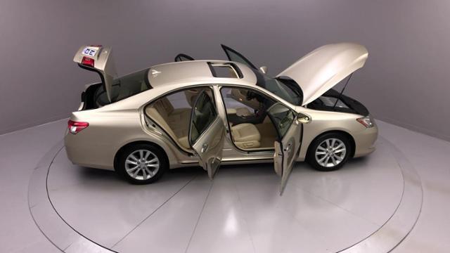 2012 Lexus Es 350 4dr Sdn, available for sale in Naugatuck, Connecticut | J&M Automotive Sls&Svc LLC. Naugatuck, Connecticut 2012 Lexus Es 350 4dr Sdn, available for sale in Naugatuck, Connecticut | J&M Automotive Sls&Svc LLC. Naugatuck, Connecticut