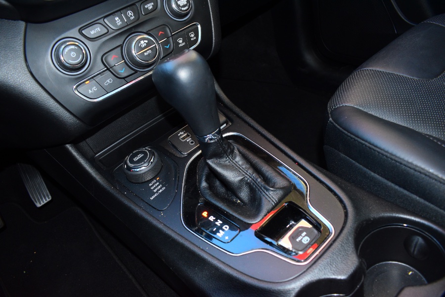 Used Jeep Cherokee Limited 4x4 2019 | Hillside Auto Mall Inc.. Jamaica, New York Used Jeep Cherokee Limited 4x4 2019 | Hillside Auto Mall Inc.. Jamaica, New York