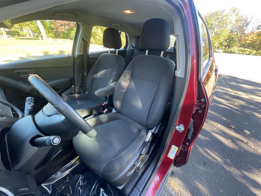 2015 Chevrolet Trax AWD 4dr LS w/1LS, available for sale in Stratford, Connecticut | Wiz Leasing Inc. Stratford, Connecticut 2015 Chevrolet Trax AWD 4dr LS w/1LS, available for sale in Stratford, Connecticut | Wiz Leasing Inc. Stratford, Connecticut