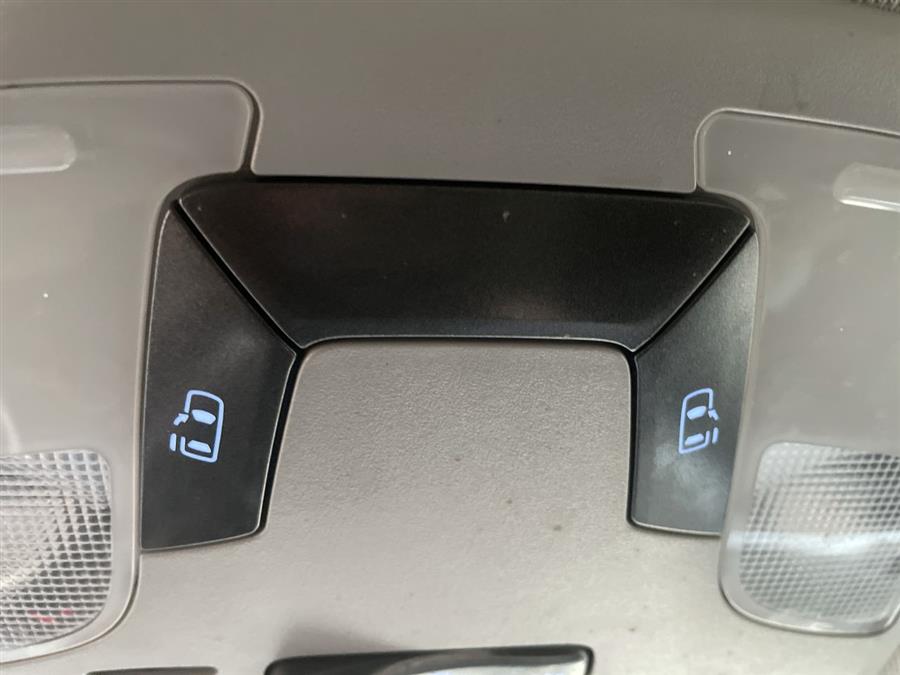 Used Toyota Sienna 5dr 8-Pass Van LE FWD (Natl) 2015 | Wiz Leasing Inc. Stratford, Connecticut Used Toyota Sienna 5dr 8-Pass Van LE FWD (Natl) 2015 | Wiz Leasing Inc. Stratford, Connecticut