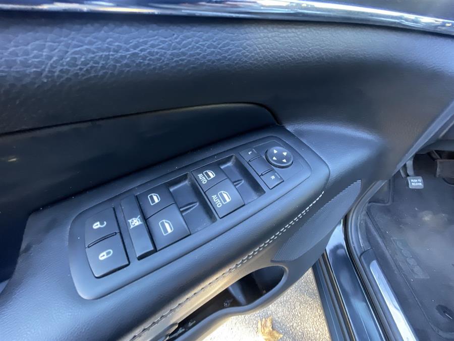2015 Jeep Grand Cherokee 4WD 4dr Limited, available for sale in Stratford, Connecticut | Wiz Leasing Inc. Stratford, Connecticut 2015 Jeep Grand Cherokee 4WD 4dr Limited, available for sale in Stratford, Connecticut | Wiz Leasing Inc. Stratford, Connecticut