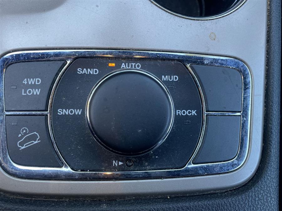 2015 Jeep Grand Cherokee 4WD 4dr Limited, available for sale in Stratford, Connecticut | Wiz Leasing Inc. Stratford, Connecticut 2015 Jeep Grand Cherokee 4WD 4dr Limited, available for sale in Stratford, Connecticut | Wiz Leasing Inc. Stratford, Connecticut