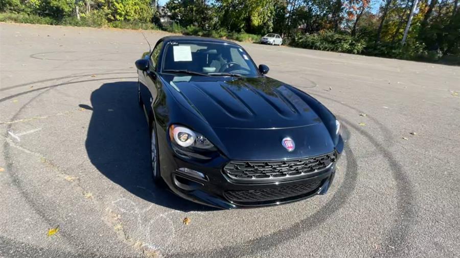 Used FIAT 124 Spider Classica Convertible 2017 | Wiz Leasing Inc. Stratford, Connecticut Used FIAT 124 Spider Classica Convertible 2017 | Wiz Leasing Inc. Stratford, Connecticut