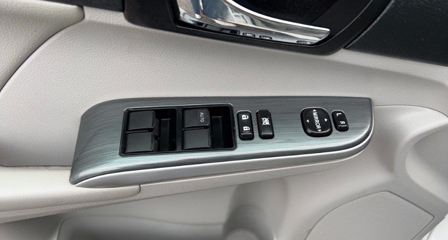2012 Toyota Camry Hybrid 4dr Sdn XLE, available for sale in Waterbury, Connecticut | West End Automotive Center. Waterbury, Connecticut 2012 Toyota Camry Hybrid 4dr Sdn XLE, available for sale in Waterbury, Connecticut | West End Automotive Center. Waterbury, Connecticut