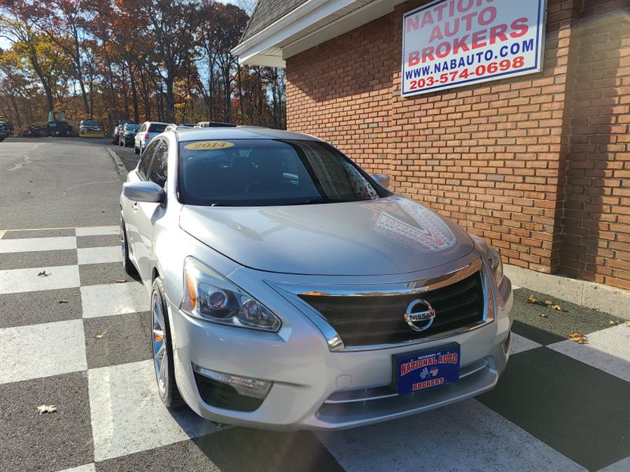 2014 Nissan Altima 4dr Sdn 2.5 S, available for sale in Waterbury, Connecticut | National Auto Brokers, Inc.. Waterbury, Connecticut