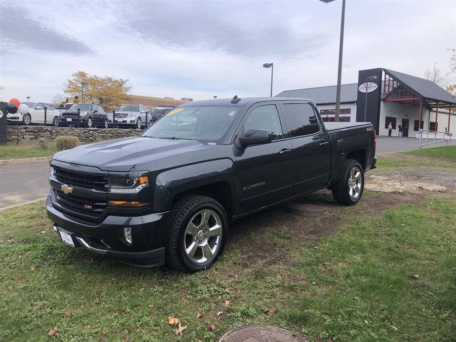 2017 Chevrolet Silverado 1500 4WD Crew Cab 143.5" LT w/1LT, available for sale in Stratford, Connecticut | Wiz Leasing Inc. Stratford, Connecticut