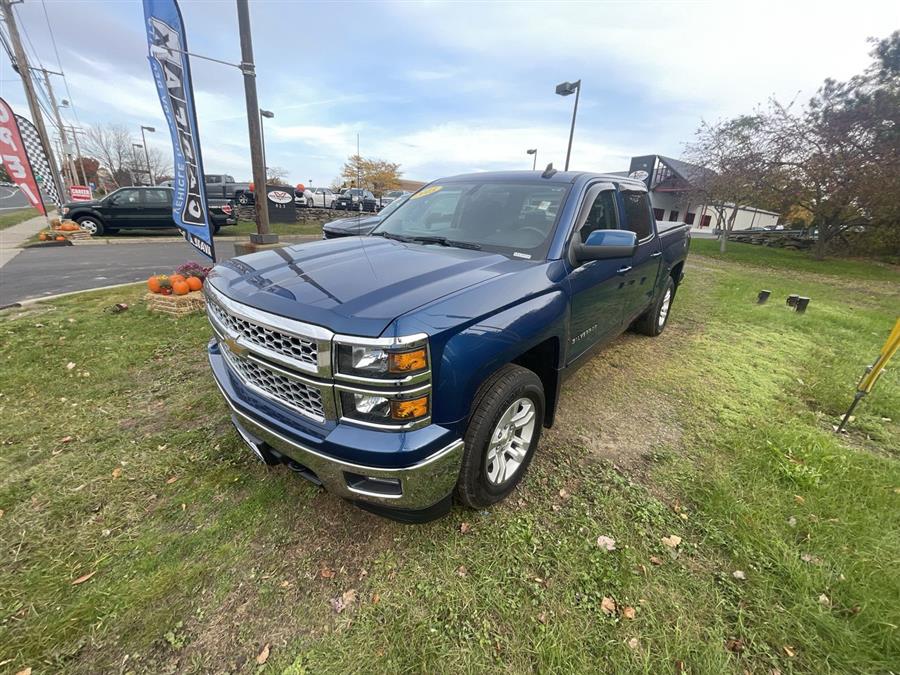 2015 Chevrolet Silverado 1500 4WD Crew Cab 143.5" LT w/1LT, available for sale in Stratford, Connecticut | Wiz Leasing Inc. Stratford, Connecticut
