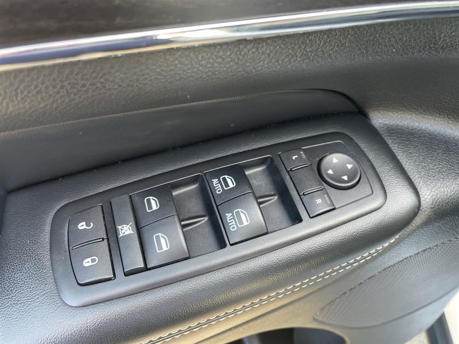 2015 Jeep Grand Cherokee 4WD 4dr Limited, available for sale in Stratford, Connecticut | Wiz Leasing Inc. Stratford, Connecticut 2015 Jeep Grand Cherokee 4WD 4dr Limited, available for sale in Stratford, Connecticut | Wiz Leasing Inc. Stratford, Connecticut