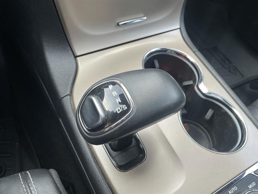 2015 Jeep Grand Cherokee 4WD 4dr Limited, available for sale in Stratford, Connecticut | Wiz Leasing Inc. Stratford, Connecticut 2015 Jeep Grand Cherokee 4WD 4dr Limited, available for sale in Stratford, Connecticut | Wiz Leasing Inc. Stratford, Connecticut