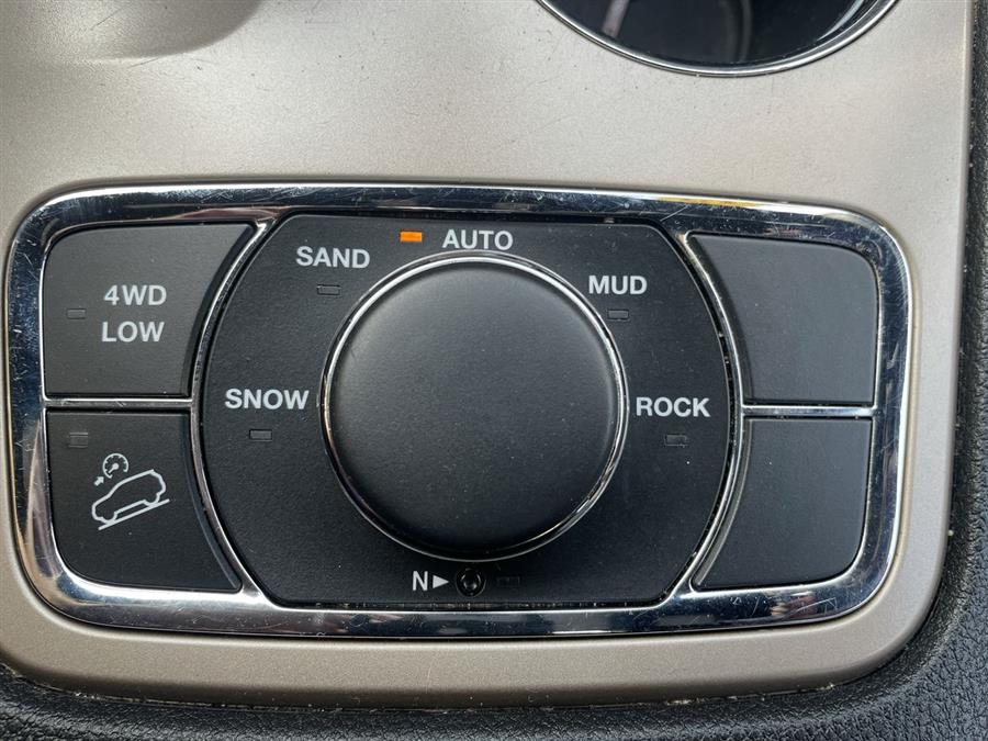 2015 Jeep Grand Cherokee 4WD 4dr Limited, available for sale in Stratford, Connecticut | Wiz Leasing Inc. Stratford, Connecticut 2015 Jeep Grand Cherokee 4WD 4dr Limited, available for sale in Stratford, Connecticut | Wiz Leasing Inc. Stratford, Connecticut