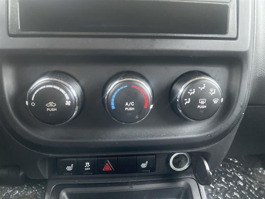 2014 Jeep Patriot 4WD 4dr Latitude, available for sale in Stratford, Connecticut | Wiz Leasing Inc. Stratford, Connecticut 2014 Jeep Patriot 4WD 4dr Latitude, available for sale in Stratford, Connecticut | Wiz Leasing Inc. Stratford, Connecticut