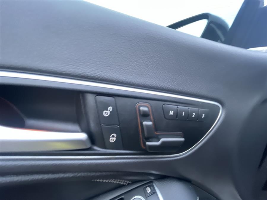 Used Mercedes-Benz CLA-Class 4dr Sdn CLA250 4MATIC 2015 | Wiz Leasing Inc. Stratford, Connecticut Used Mercedes-Benz CLA-Class 4dr Sdn CLA250 4MATIC 2015 | Wiz Leasing Inc. Stratford, Connecticut