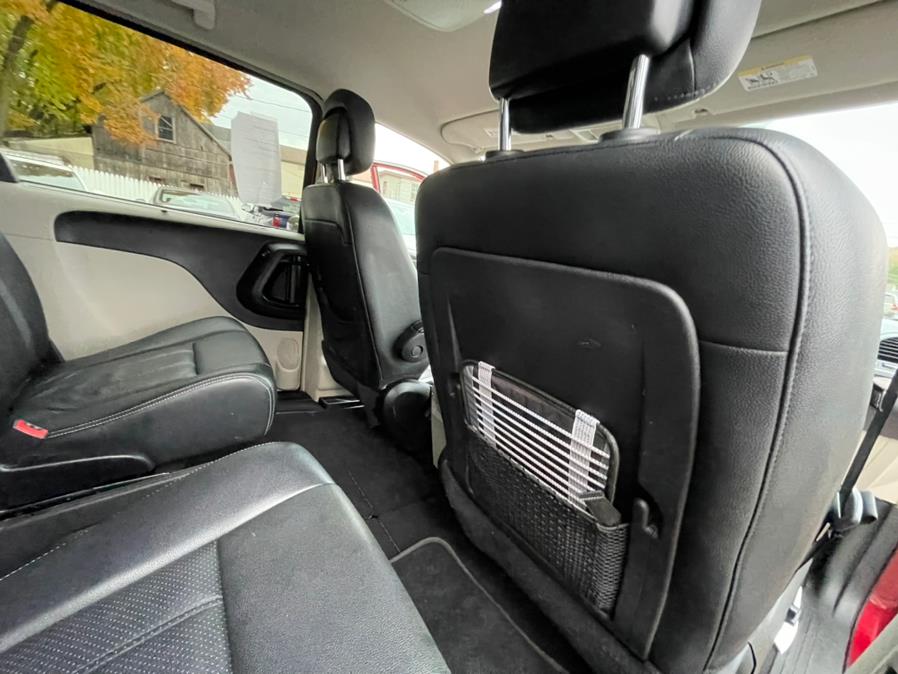 Used Chrysler Town & Country 4dr Wgn Touring-L 2013 | Auto Match LLC. Waterbury, Connecticut Used Chrysler Town & Country 4dr Wgn Touring-L 2013 | Auto Match LLC. Waterbury, Connecticut