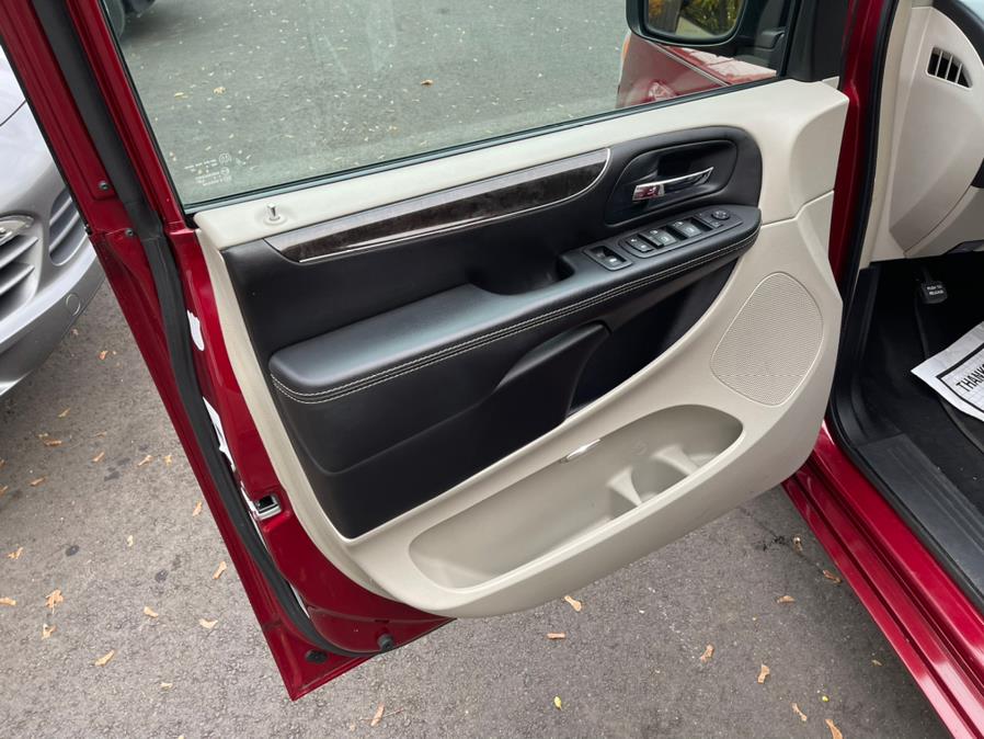 Used Chrysler Town & Country 4dr Wgn Touring-L 2013 | Auto Match LLC. Waterbury, Connecticut Used Chrysler Town & Country 4dr Wgn Touring-L 2013 | Auto Match LLC. Waterbury, Connecticut