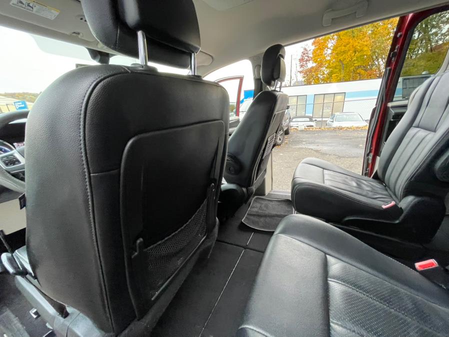 Used Chrysler Town & Country 4dr Wgn Touring-L 2013 | Auto Match LLC. Waterbury, Connecticut Used Chrysler Town & Country 4dr Wgn Touring-L 2013 | Auto Match LLC. Waterbury, Connecticut