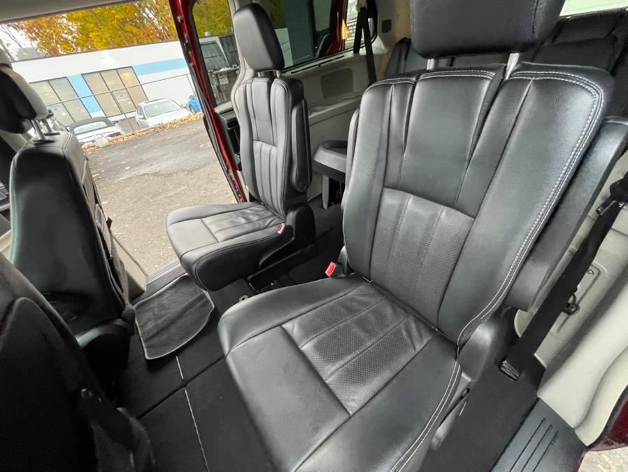 Used Chrysler Town & Country 4dr Wgn Touring-L 2013 | Auto Match LLC. Waterbury, Connecticut Used Chrysler Town & Country 4dr Wgn Touring-L 2013 | Auto Match LLC. Waterbury, Connecticut