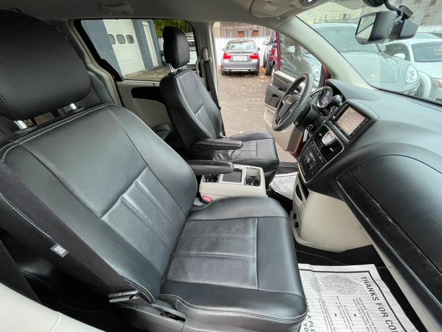 Used Chrysler Town & Country 4dr Wgn Touring-L 2013 | Auto Match LLC. Waterbury, Connecticut Used Chrysler Town & Country 4dr Wgn Touring-L 2013 | Auto Match LLC. Waterbury, Connecticut