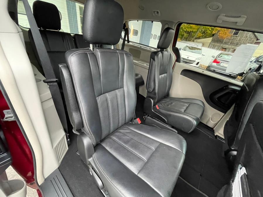 Used Chrysler Town & Country 4dr Wgn Touring-L 2013 | Auto Match LLC. Waterbury, Connecticut Used Chrysler Town & Country 4dr Wgn Touring-L 2013 | Auto Match LLC. Waterbury, Connecticut