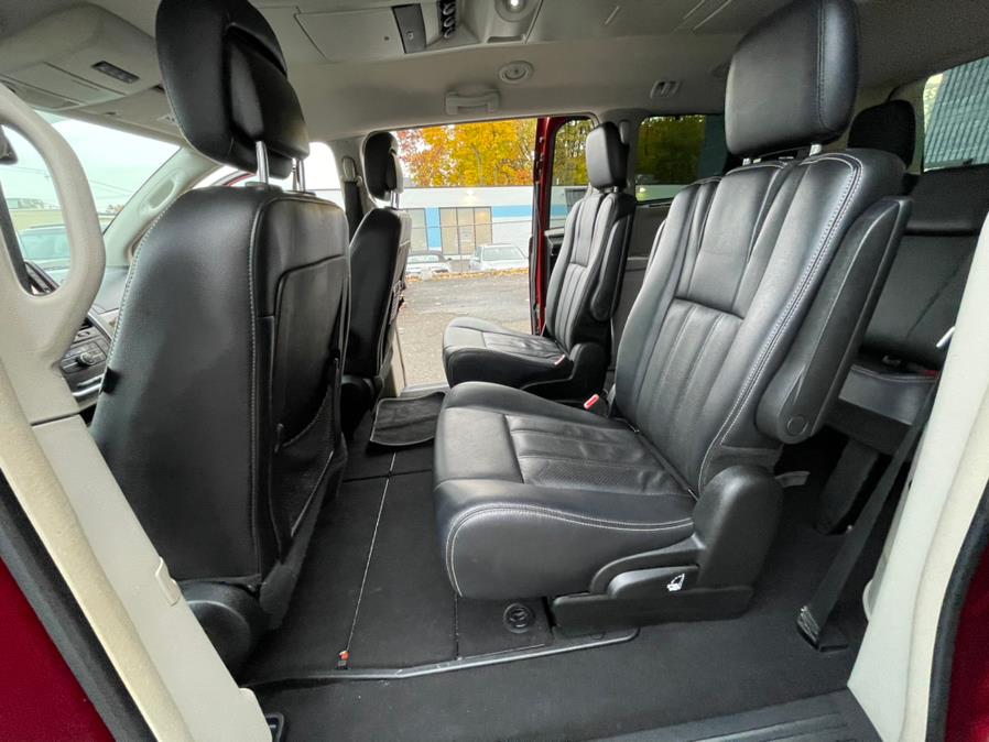 Used Chrysler Town & Country 4dr Wgn Touring-L 2013 | Auto Match LLC. Waterbury, Connecticut Used Chrysler Town & Country 4dr Wgn Touring-L 2013 | Auto Match LLC. Waterbury, Connecticut