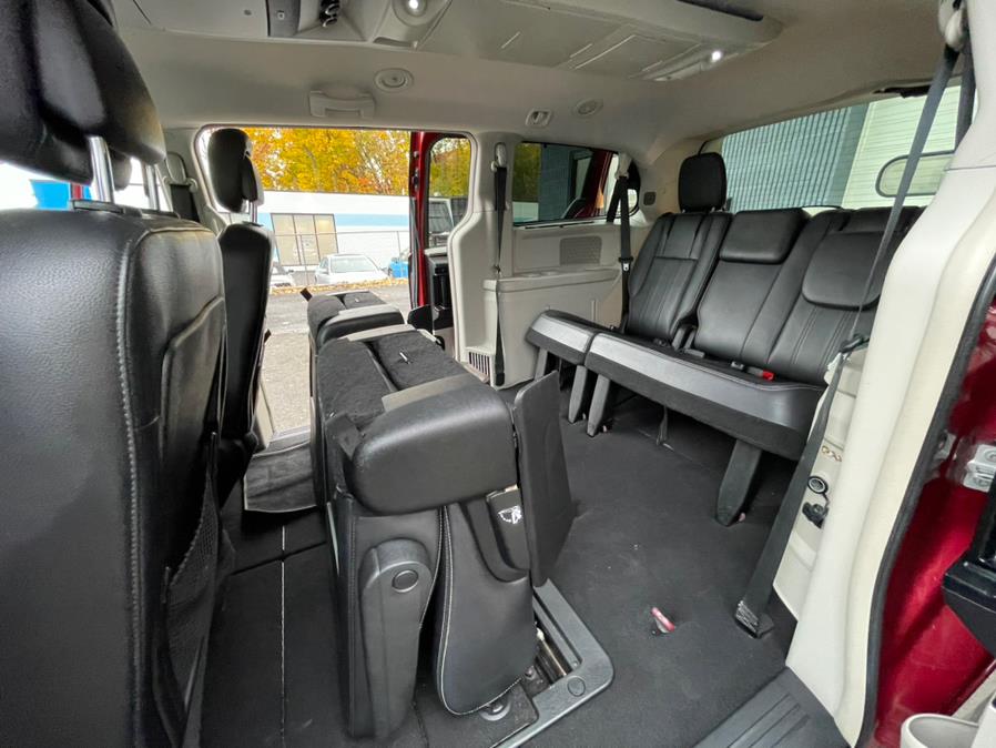 Used Chrysler Town & Country 4dr Wgn Touring-L 2013 | Auto Match LLC. Waterbury, Connecticut Used Chrysler Town & Country 4dr Wgn Touring-L 2013 | Auto Match LLC. Waterbury, Connecticut