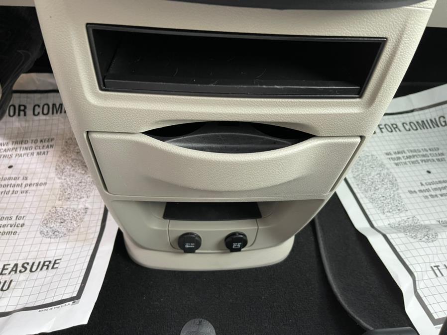 Used Chrysler Town & Country 4dr Wgn Touring-L 2013 | Auto Match LLC. Waterbury, Connecticut Used Chrysler Town & Country 4dr Wgn Touring-L 2013 | Auto Match LLC. Waterbury, Connecticut