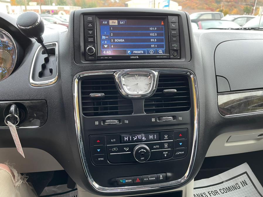 Used Chrysler Town & Country 4dr Wgn Touring-L 2013 | Auto Match LLC. Waterbury, Connecticut Used Chrysler Town & Country 4dr Wgn Touring-L 2013 | Auto Match LLC. Waterbury, Connecticut