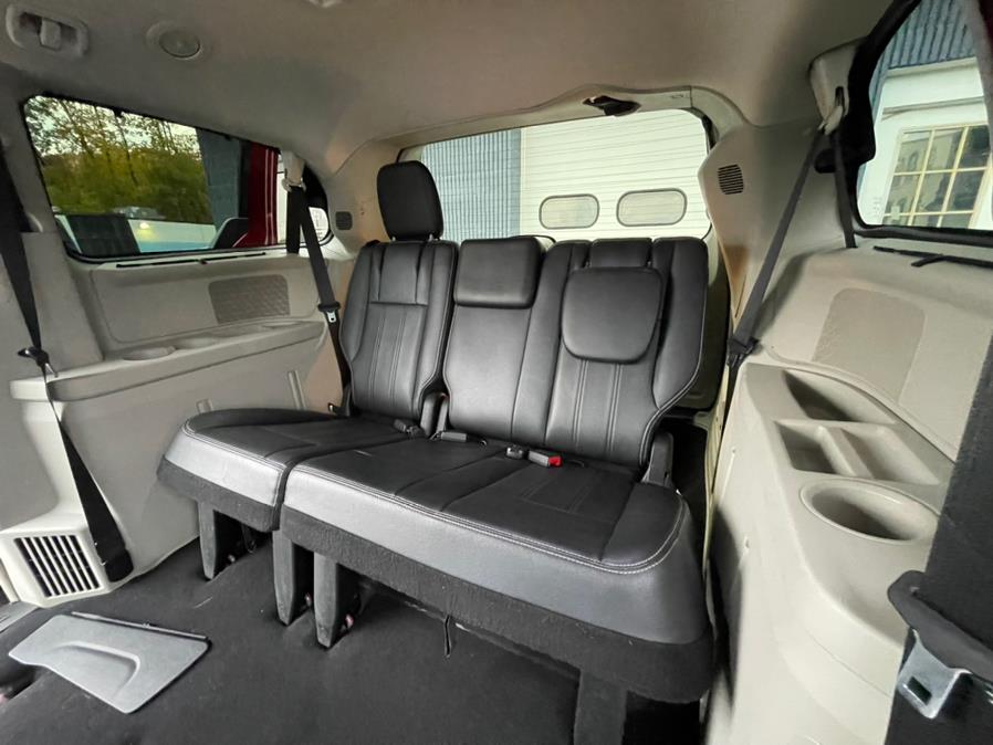 Used Chrysler Town & Country 4dr Wgn Touring-L 2013 | Auto Match LLC. Waterbury, Connecticut Used Chrysler Town & Country 4dr Wgn Touring-L 2013 | Auto Match LLC. Waterbury, Connecticut