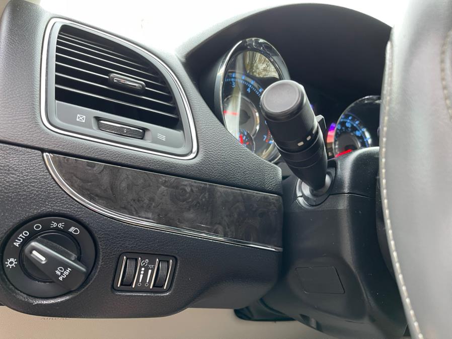 Used Chrysler Town & Country 4dr Wgn Touring-L 2013 | Auto Match LLC. Waterbury, Connecticut Used Chrysler Town & Country 4dr Wgn Touring-L 2013 | Auto Match LLC. Waterbury, Connecticut
