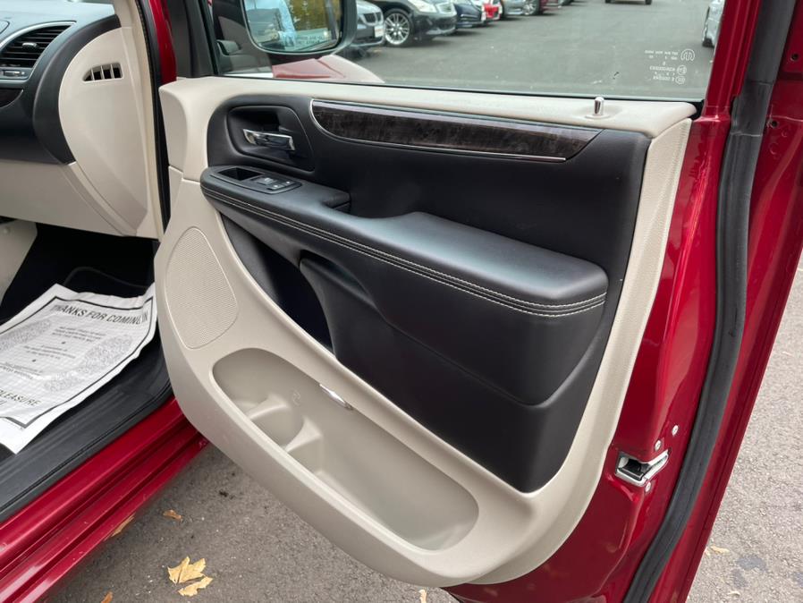 Used Chrysler Town & Country 4dr Wgn Touring-L 2013 | Auto Match LLC. Waterbury, Connecticut Used Chrysler Town & Country 4dr Wgn Touring-L 2013 | Auto Match LLC. Waterbury, Connecticut