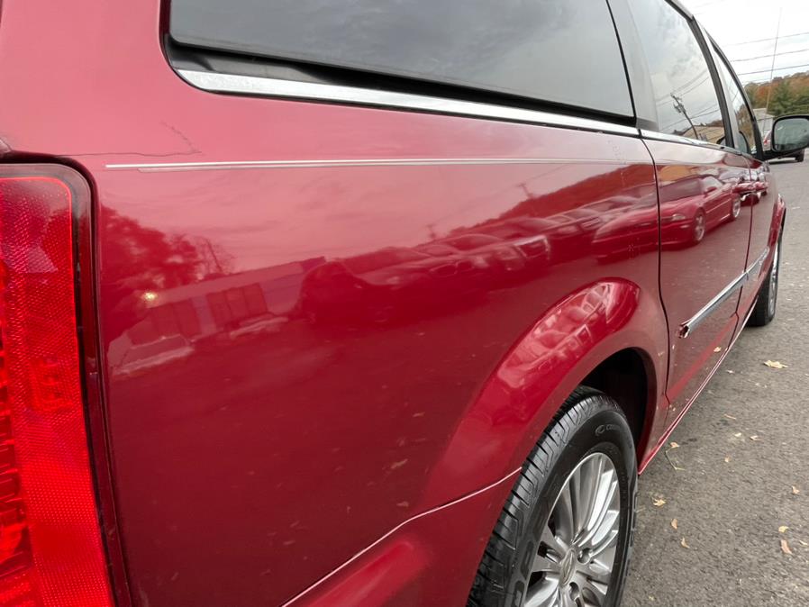 Used Chrysler Town & Country 4dr Wgn Touring-L 2013 | Auto Match LLC. Waterbury, Connecticut Used Chrysler Town & Country 4dr Wgn Touring-L 2013 | Auto Match LLC. Waterbury, Connecticut