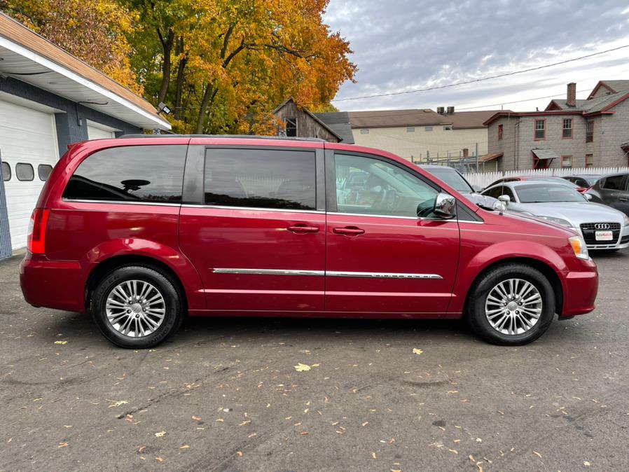 Used Chrysler Town & Country 4dr Wgn Touring-L 2013 | Auto Match LLC. Waterbury, Connecticut Used Chrysler Town & Country 4dr Wgn Touring-L 2013 | Auto Match LLC. Waterbury, Connecticut