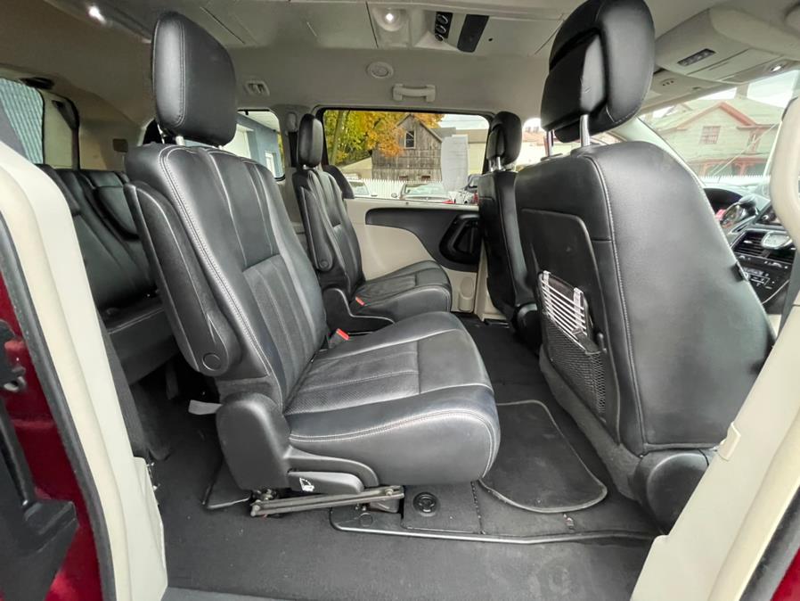 Used Chrysler Town & Country 4dr Wgn Touring-L 2013 | Auto Match LLC. Waterbury, Connecticut Used Chrysler Town & Country 4dr Wgn Touring-L 2013 | Auto Match LLC. Waterbury, Connecticut