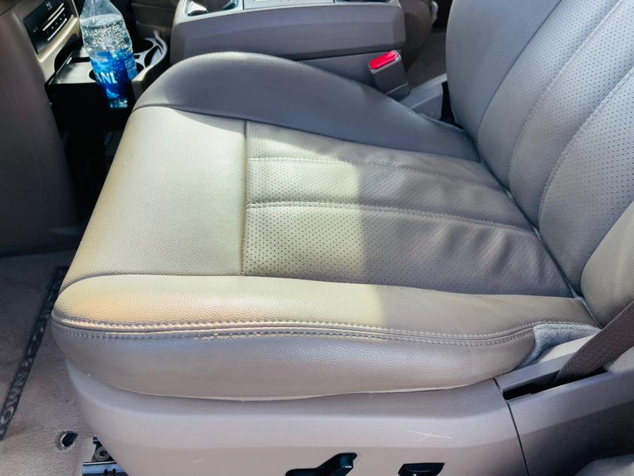 Used Chrysler Town & Country 4dr Wgn Touring-L 2014 | Supreme Automotive. New Britain, Connecticut Used Chrysler Town & Country 4dr Wgn Touring-L 2014 | Supreme Automotive. New Britain, Connecticut